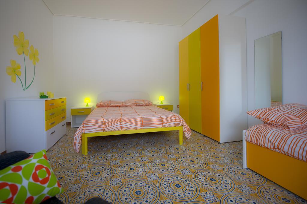 B&B Fiori Gialli Caucana Santa Croce Camerina Δωμάτιο φωτογραφία